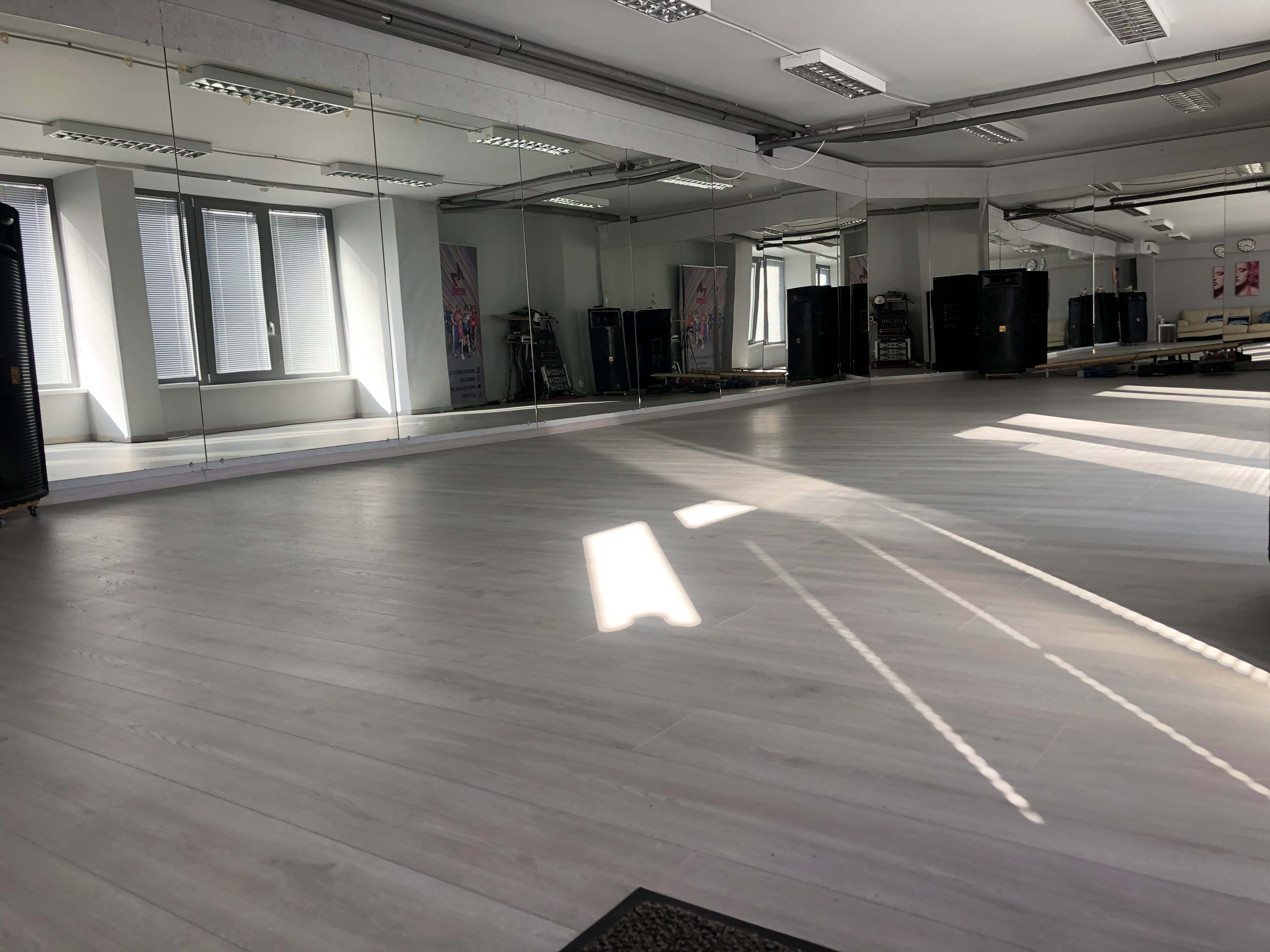 Hip-hop óra a Marble 17 Studio tánctermében